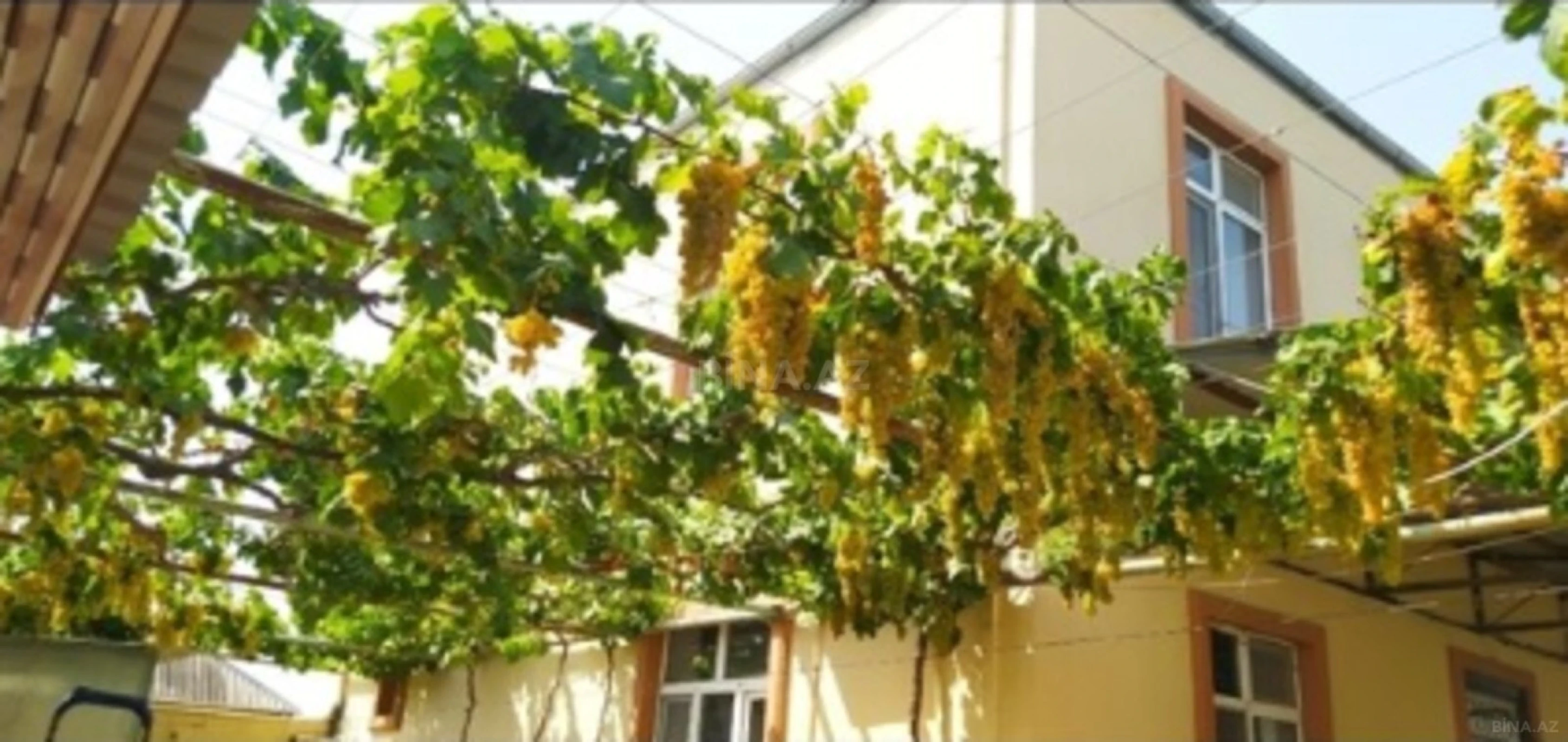 Satılır 4 otaqlı həyət evi 200 m²