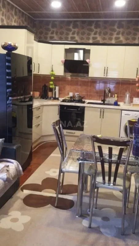 Satılır 4 otaqlı həyət evi 200 m²