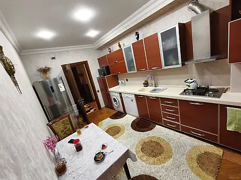 Satılır 3 otaqlı mənzil 110 m²