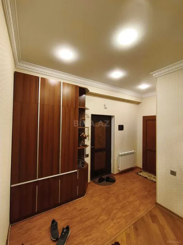 Satılır 3 otaqlı mənzil 110 m²