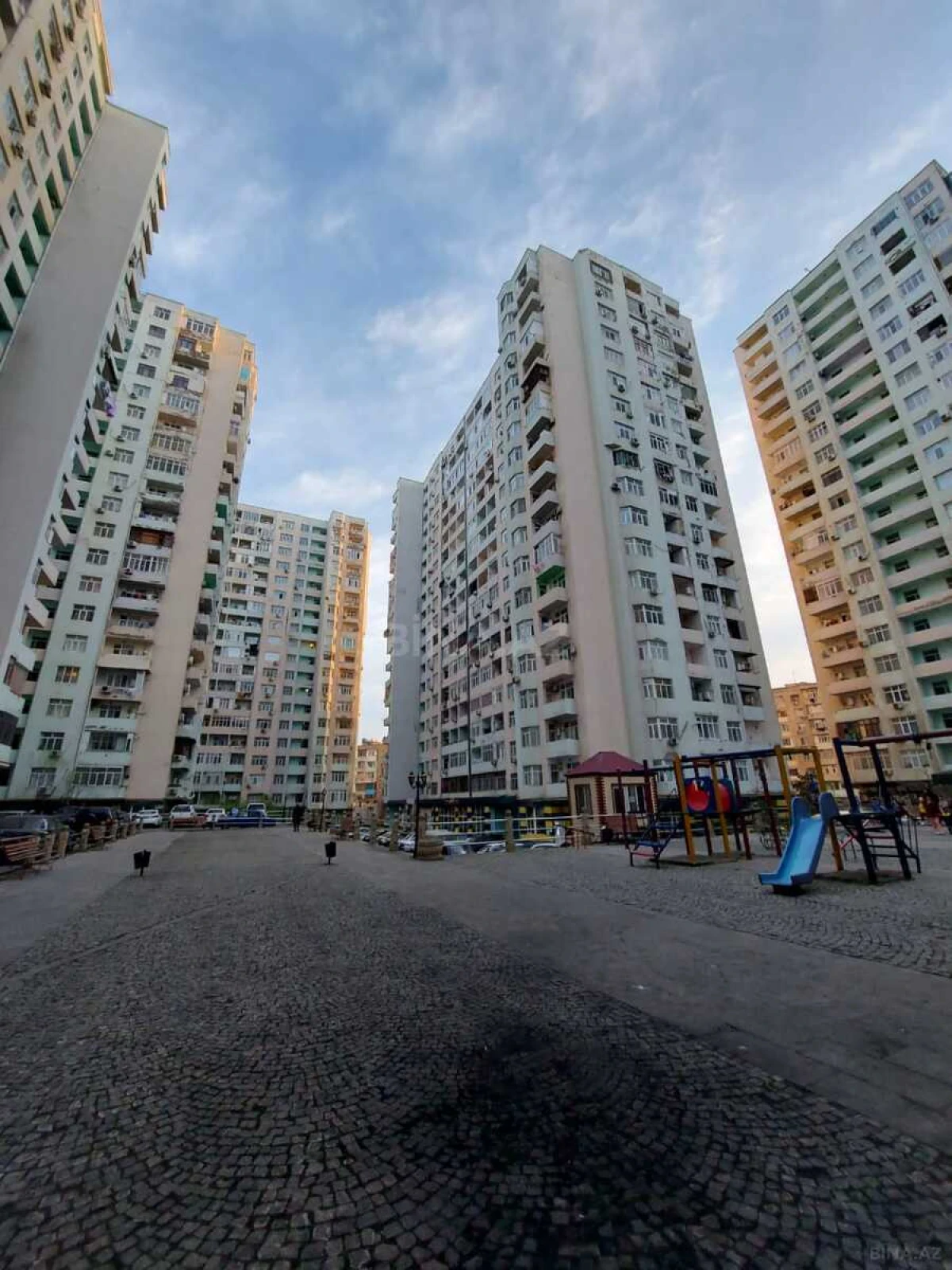Satılır 3 otaqlı mənzil 110 m²