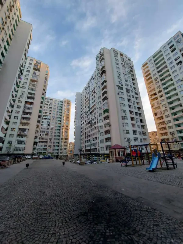 Satılır 3 otaqlı mənzil 110 m²