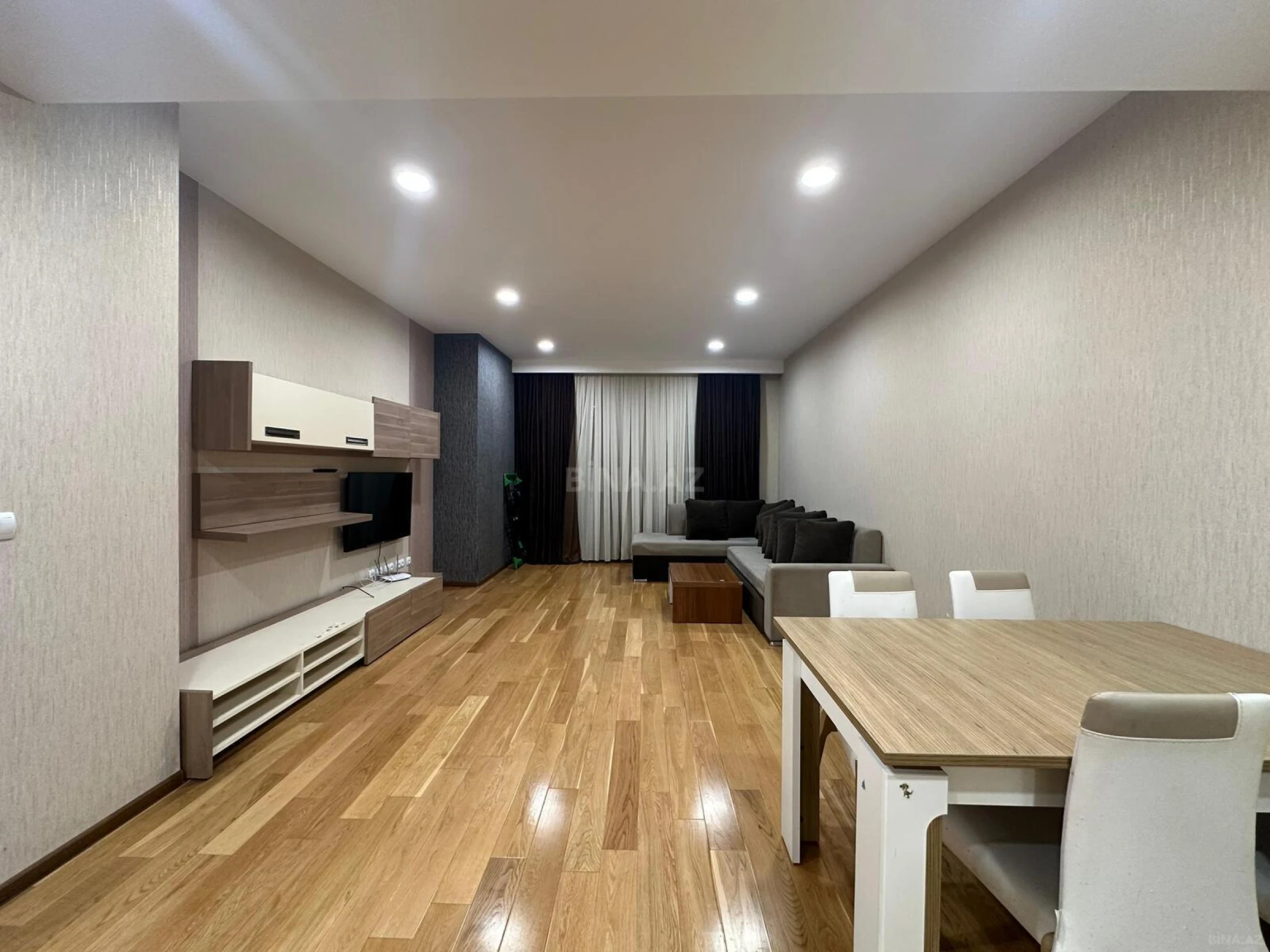 Kirayə verilir 3 otaqlı mənzil 145 m²
