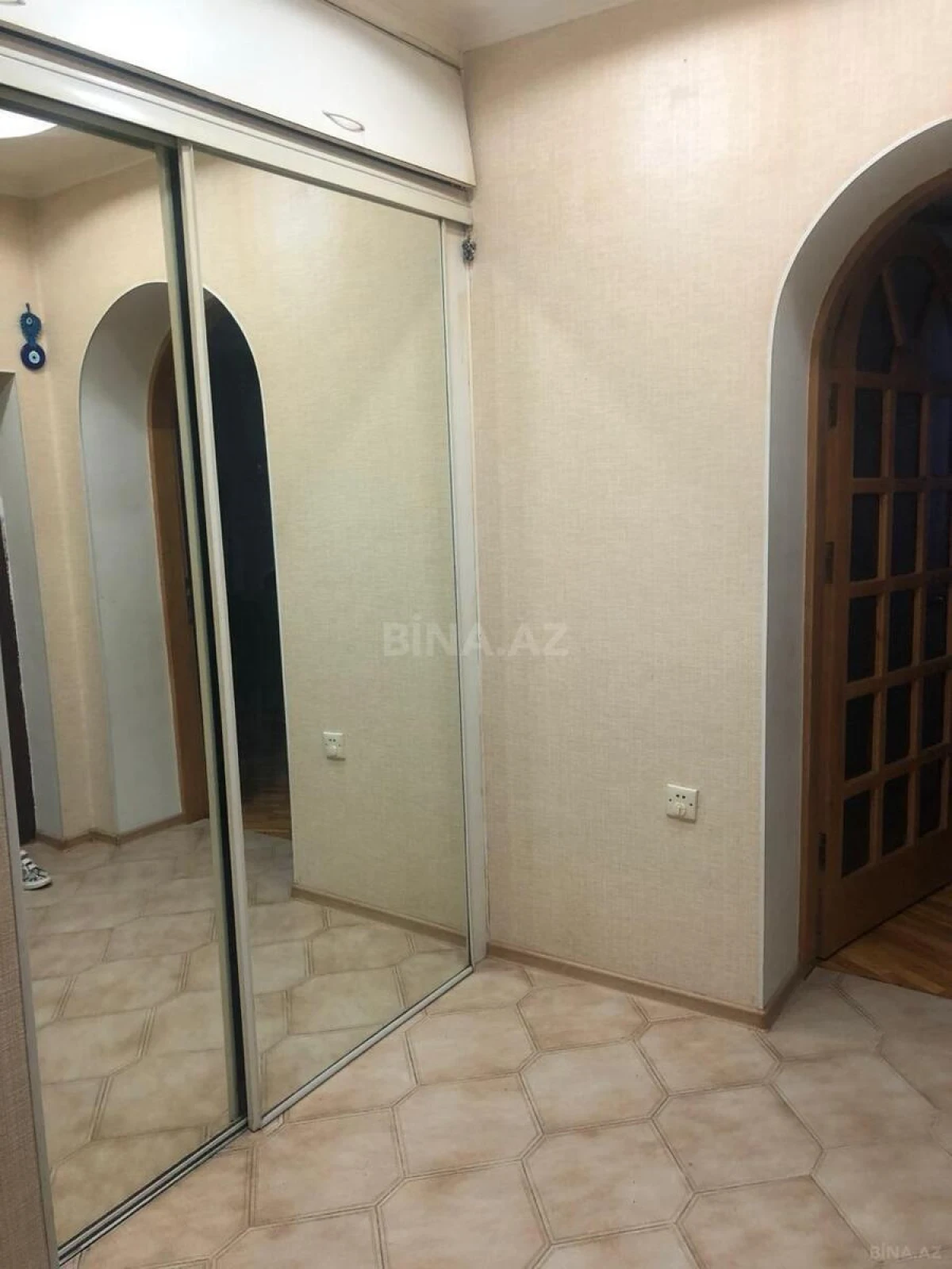 Satılır 4 otaqlı mənzil 115 m²