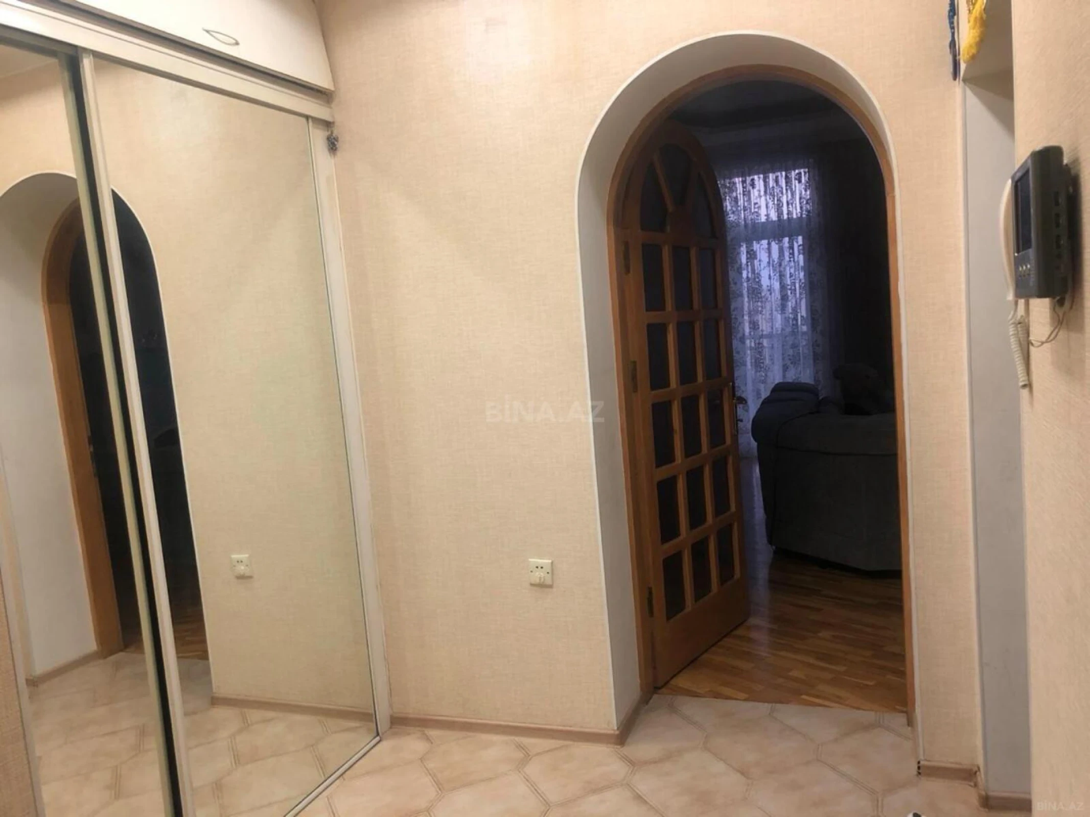 Satılır 4 otaqlı mənzil 115 m²