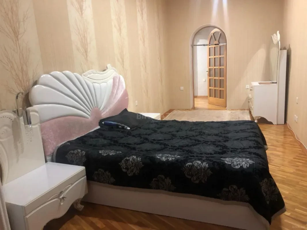 Satılır 4 otaqlı mənzil 115 m²
