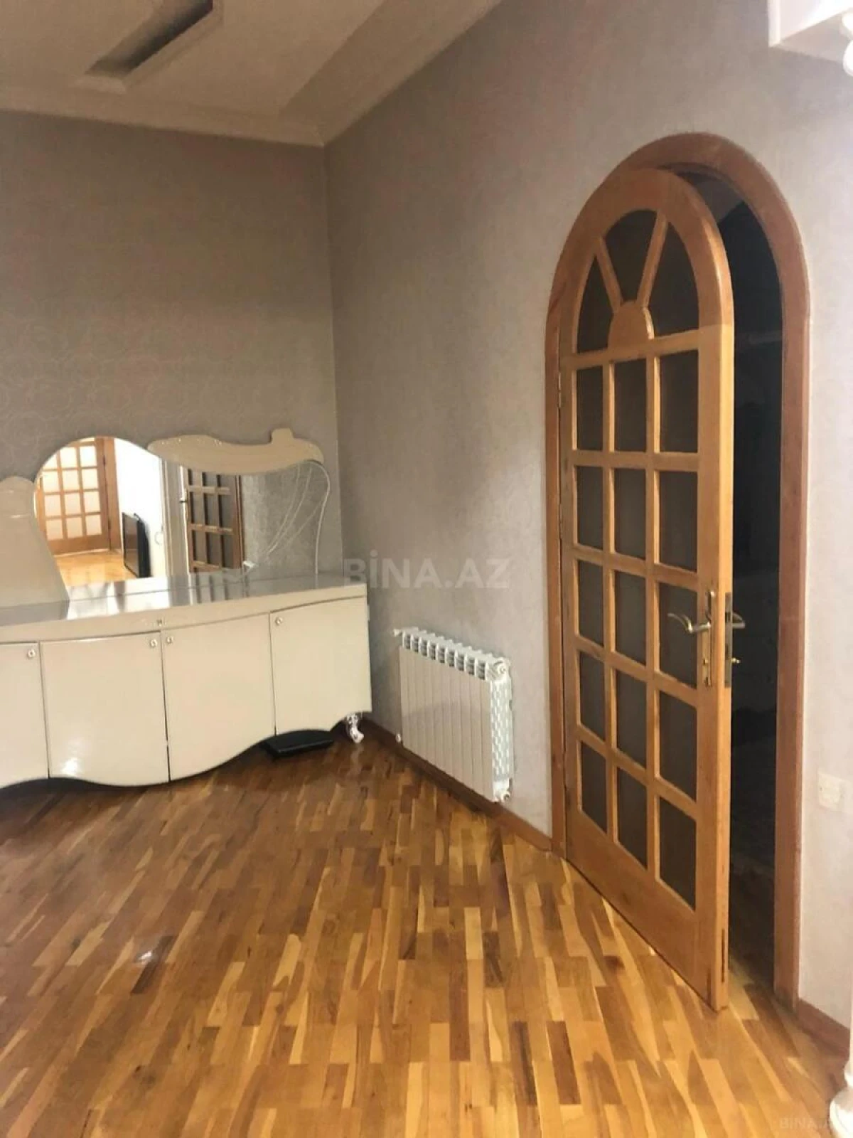 Satılır 4 otaqlı mənzil 115 m²
