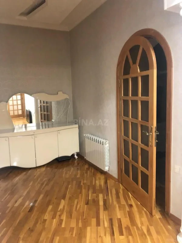 Satılır 4 otaqlı mənzil 115 m²