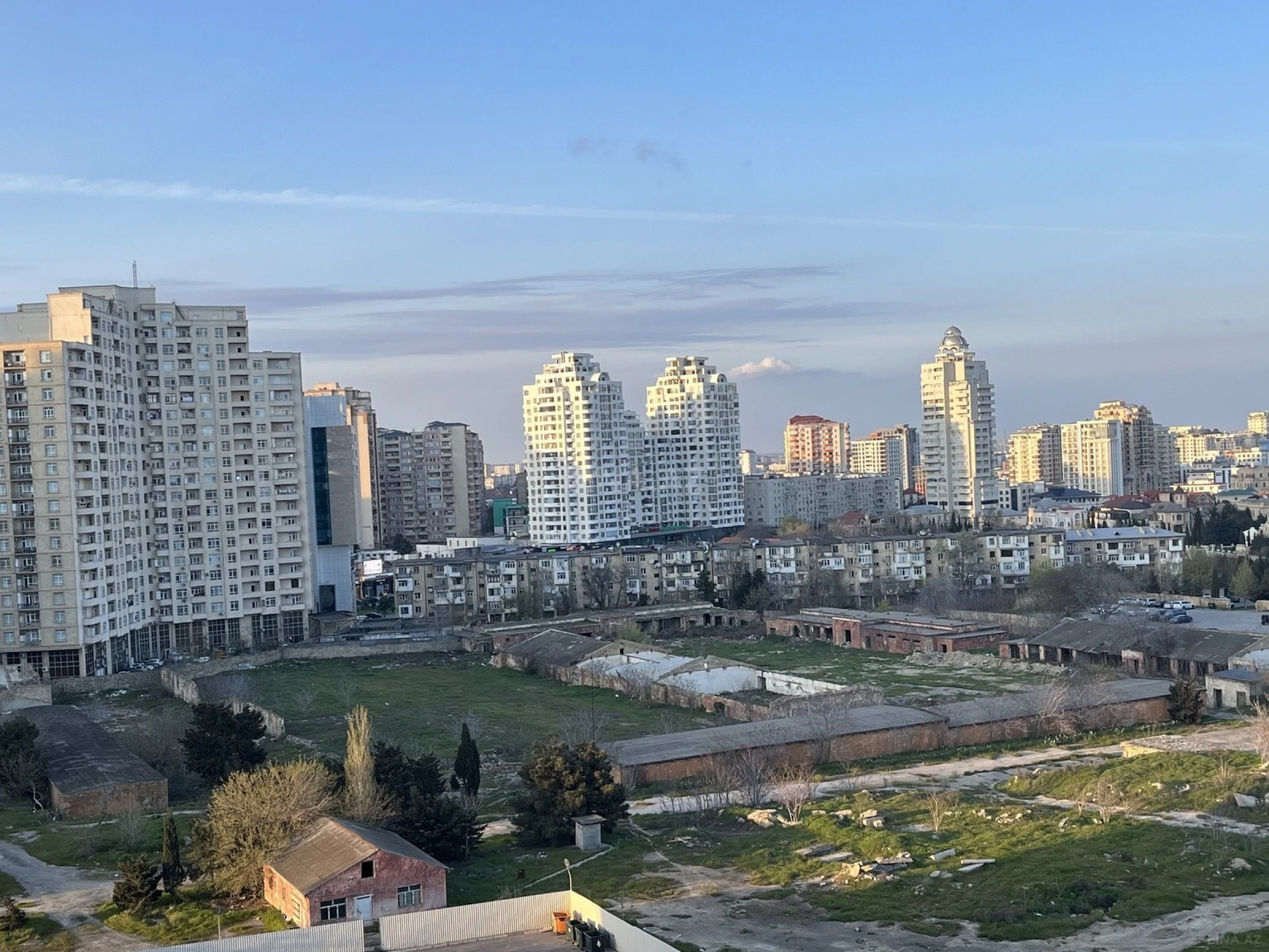Satılır 2 otaqlı mənzil 97 m²