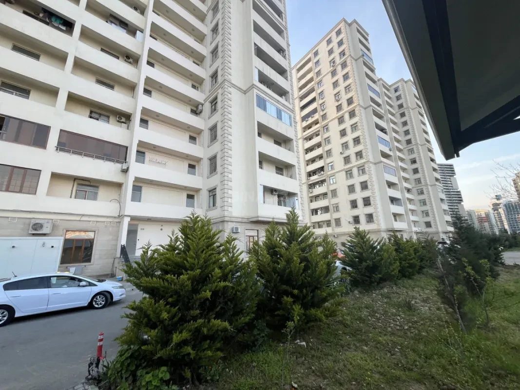 Satılır 2 otaqlı mənzil 97 m²