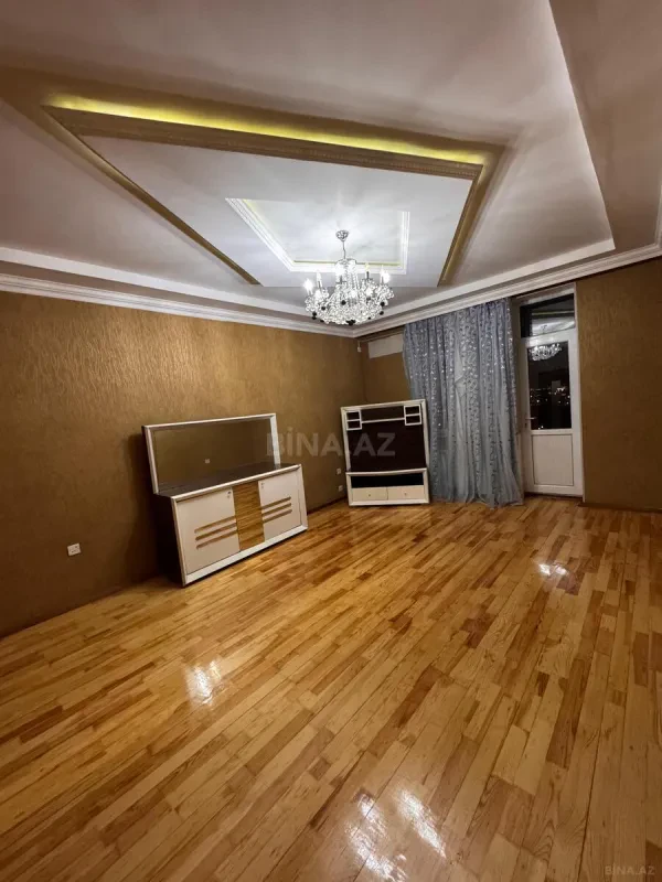 Satılır 3 otaqlı mənzil 105 m²