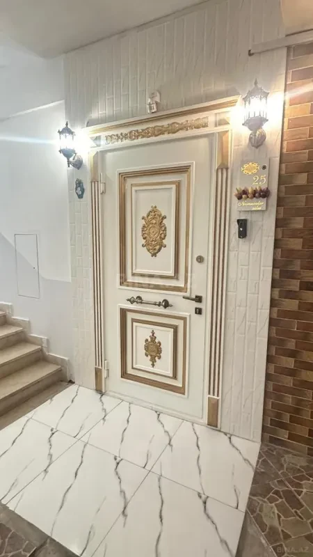 Satılır 4 otaqlı mənzil 148 m²