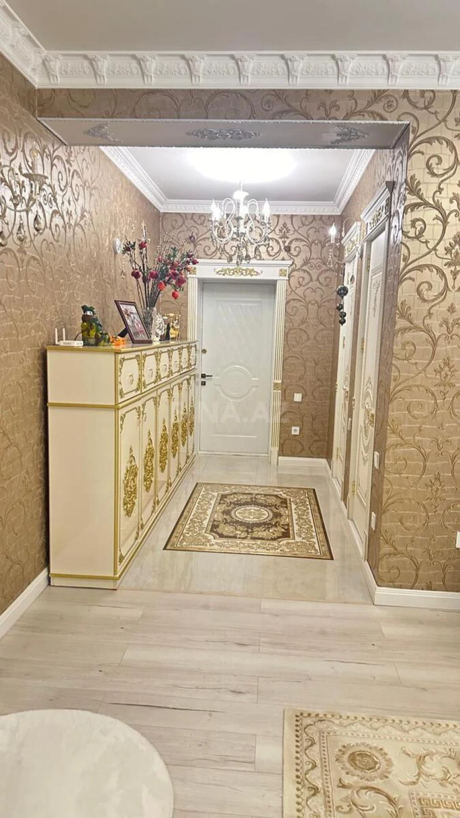 Satılır 4 otaqlı mənzil 148 m²