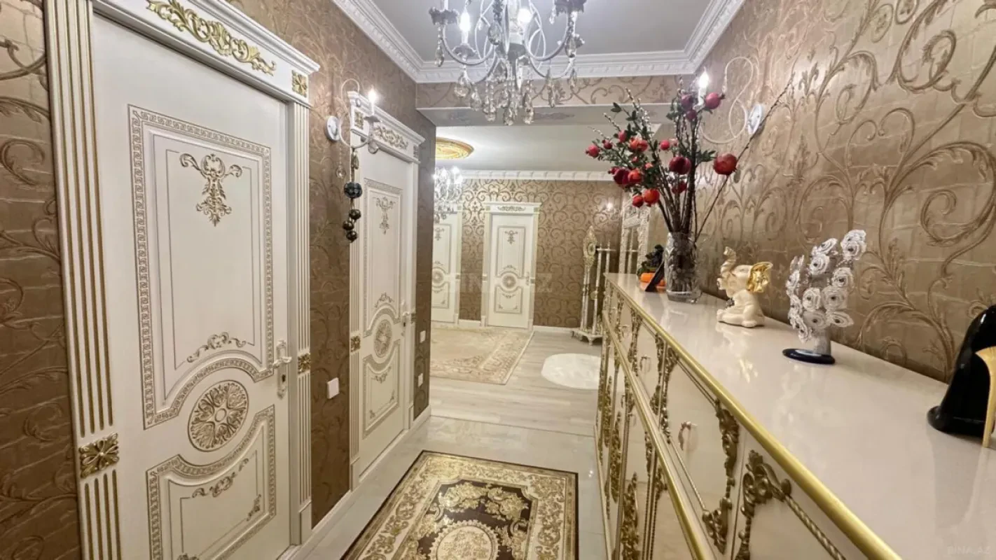 Satılır 4 otaqlı mənzil 148 m²