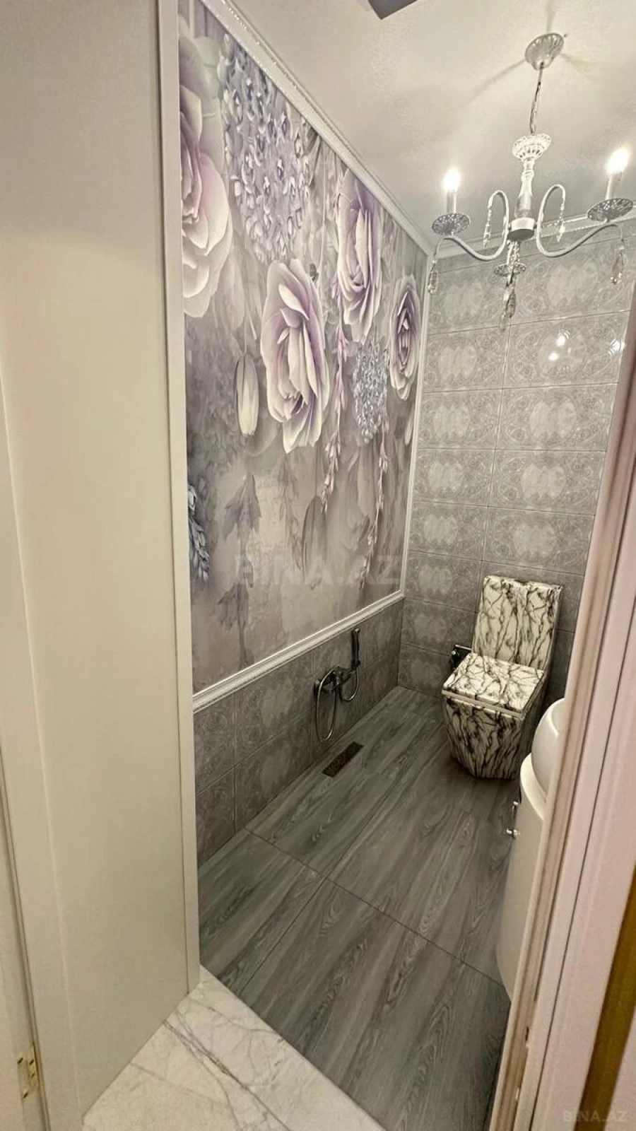 Satılır 4 otaqlı mənzil 148 m²