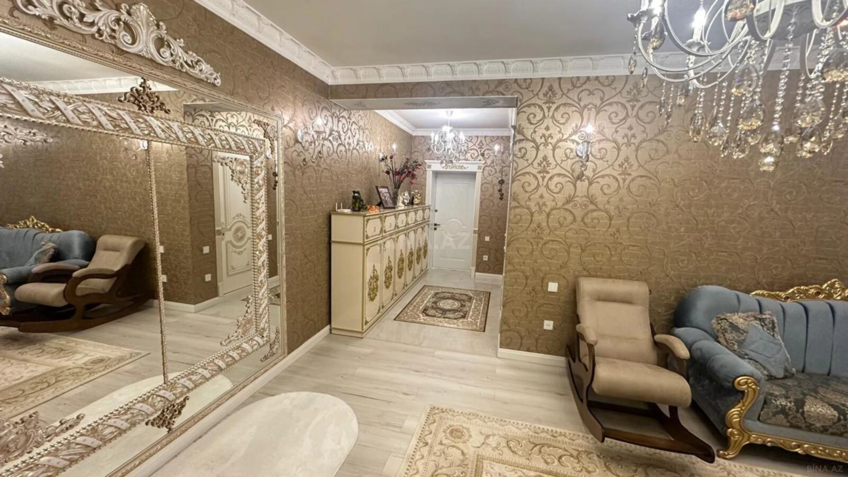 Satılır 4 otaqlı mənzil 148 m²