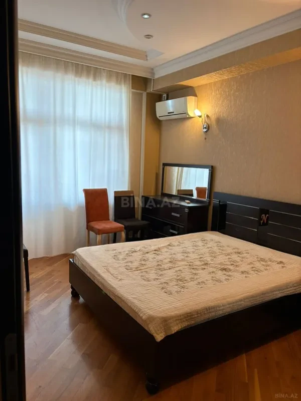 Satılır 3 otaqlı mənzil 128 m²