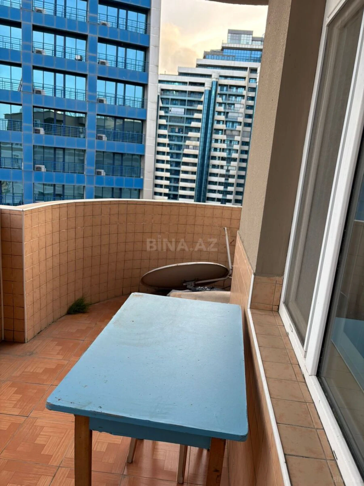 Satılır 3 otaqlı mənzil 128 m²