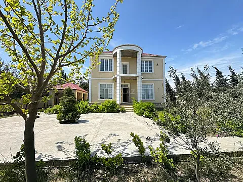 Satılır 4 otaqlı həyət evi 250 m²