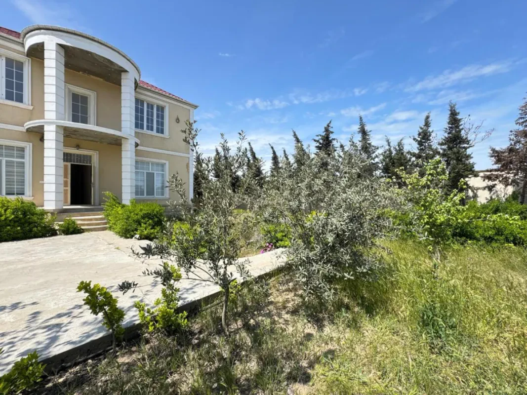 Satılır 4 otaqlı həyət evi 250 m²