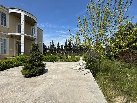 Satılır 4 otaqlı həyət evi 250 m²