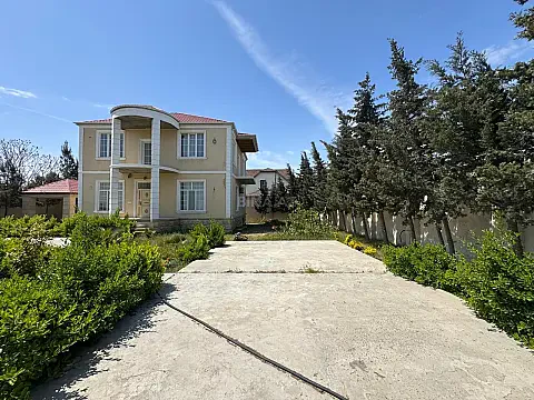 Satılır 4 otaqlı həyət evi 250 m²