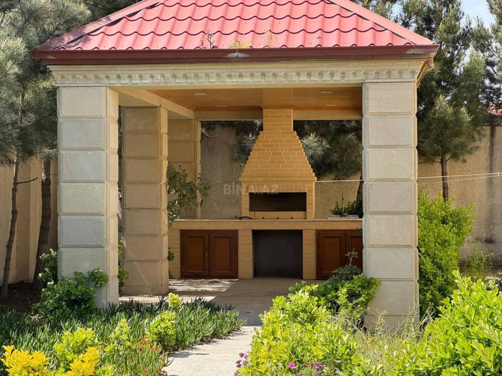 Satılır 4 otaqlı həyət evi 250 m²
