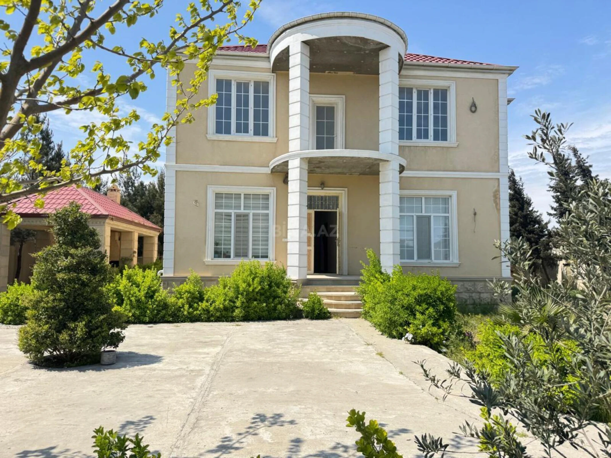 Satılır 4 otaqlı həyət evi 250 m²