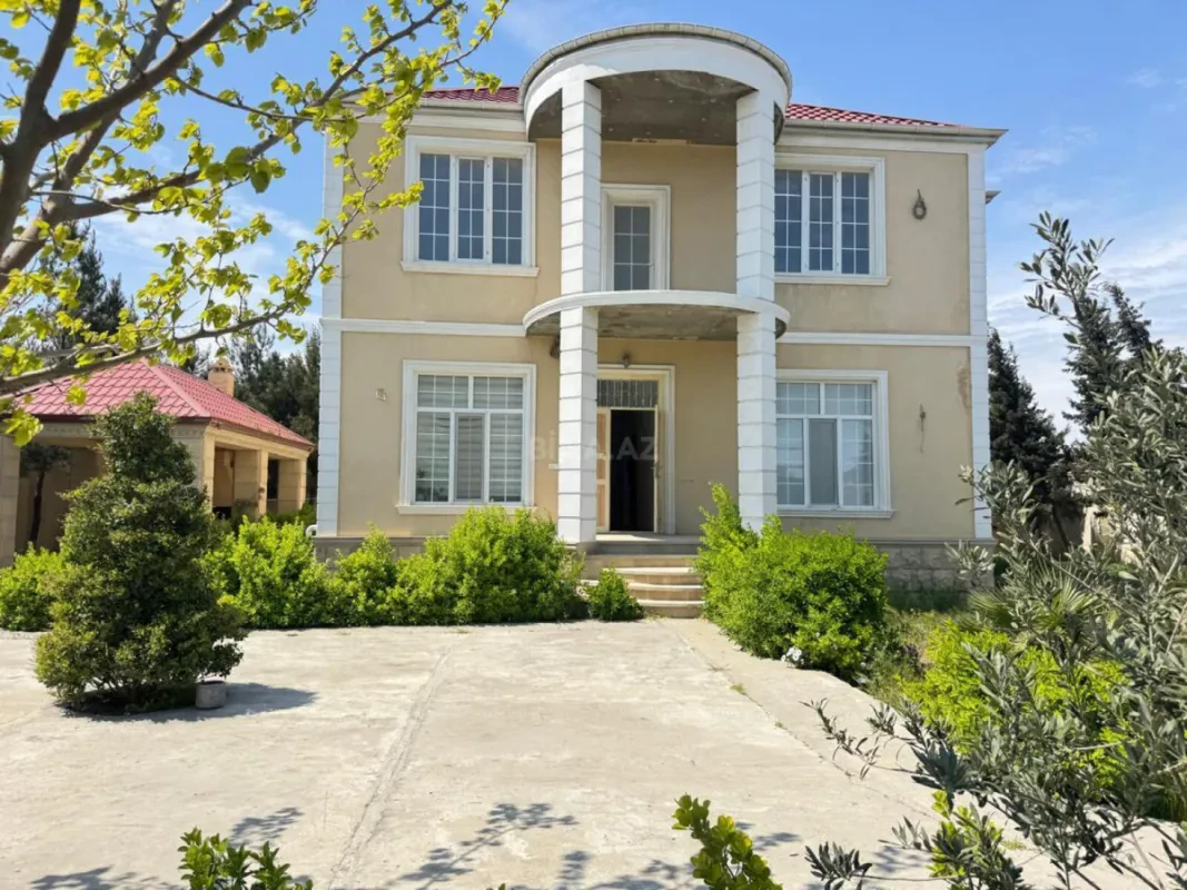 Satılır 4 otaqlı həyət evi 250 m²