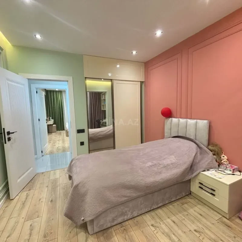 Satılır 5 otaqlı mənzil 110 m²