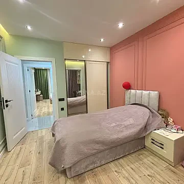 Satılır 5 otaqlı mənzil 110 m²