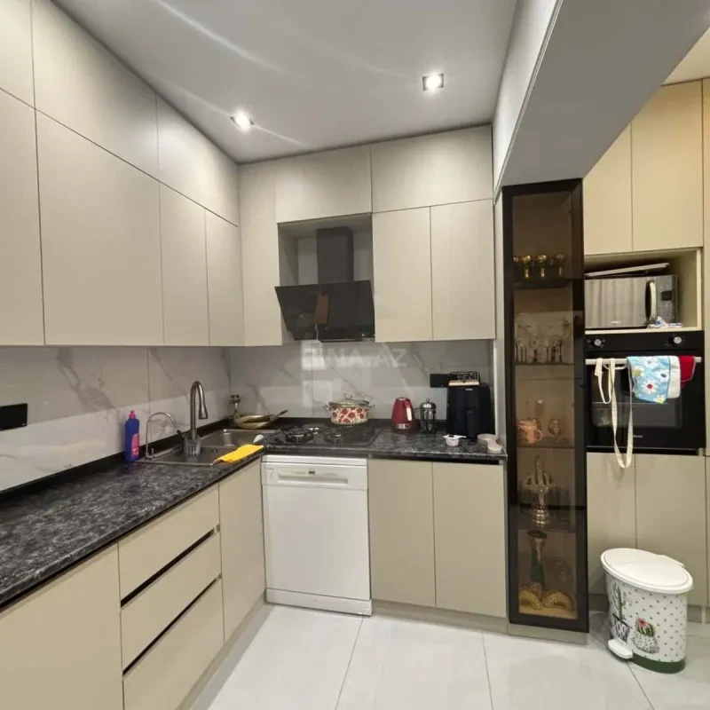 Satılır 5 otaqlı mənzil 110 m²