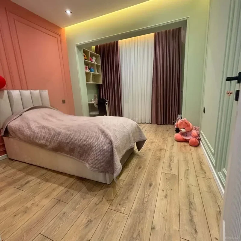 Satılır 5 otaqlı mənzil 110 m²
