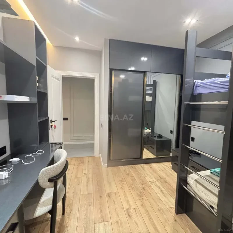 Satılır 5 otaqlı mənzil 110 m²