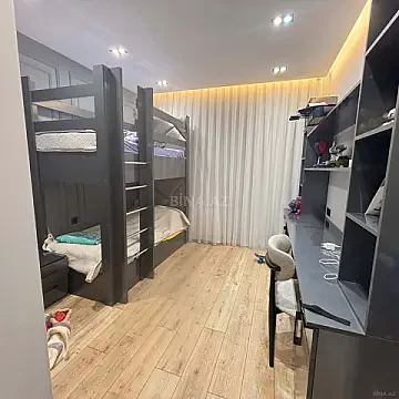 Satılır 5 otaqlı mənzil 110 m²