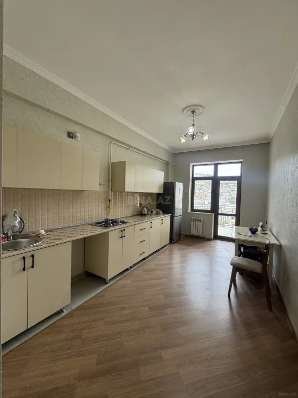 Kirayə verilir 3 otaqlı mənzil 120 m²