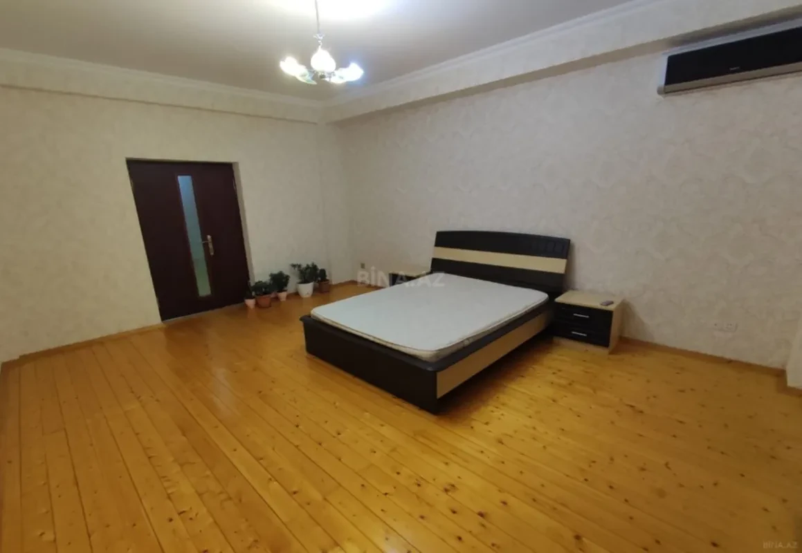 Kirayə verilir 3 otaqlı mənzil 130 m²