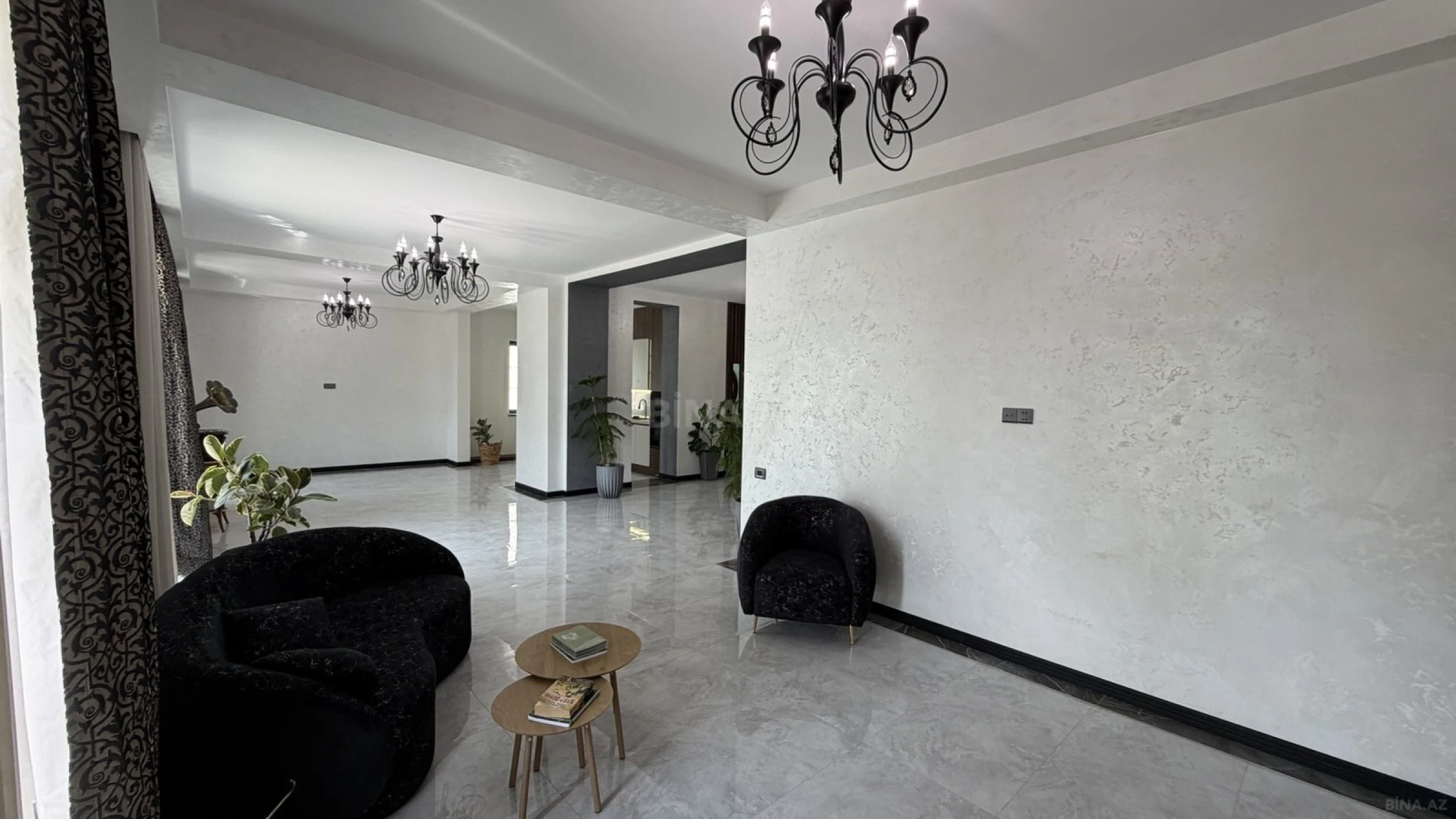 Satılır 6 otaqlı həyət evi 300 m²