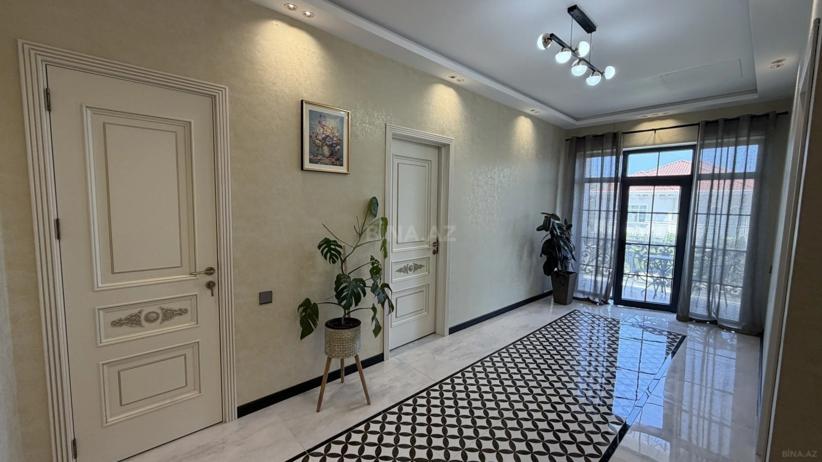 Satılır 6 otaqlı həyət evi 300 m²