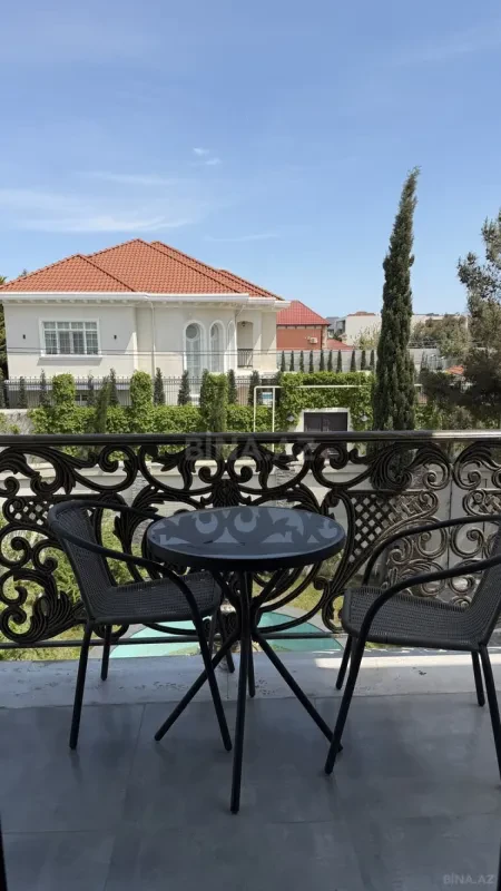 Satılır 6 otaqlı həyət evi 300 m²