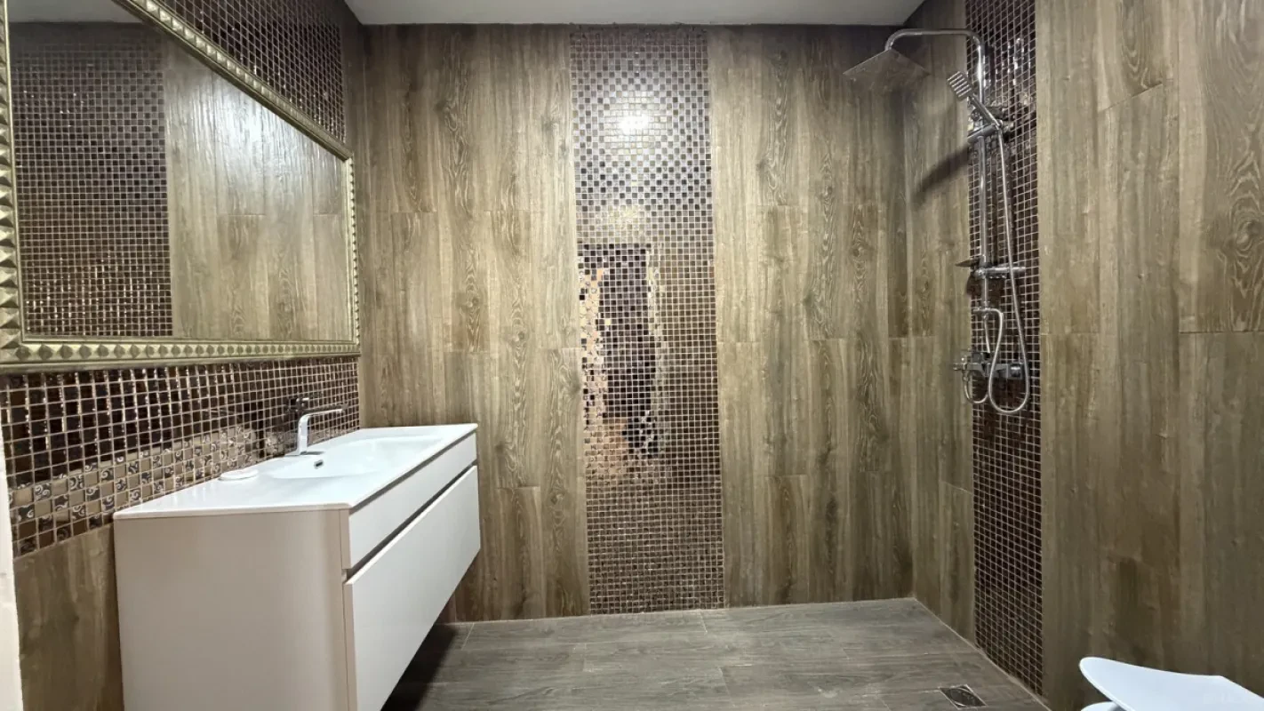 Satılır 6 otaqlı həyət evi 300 m²