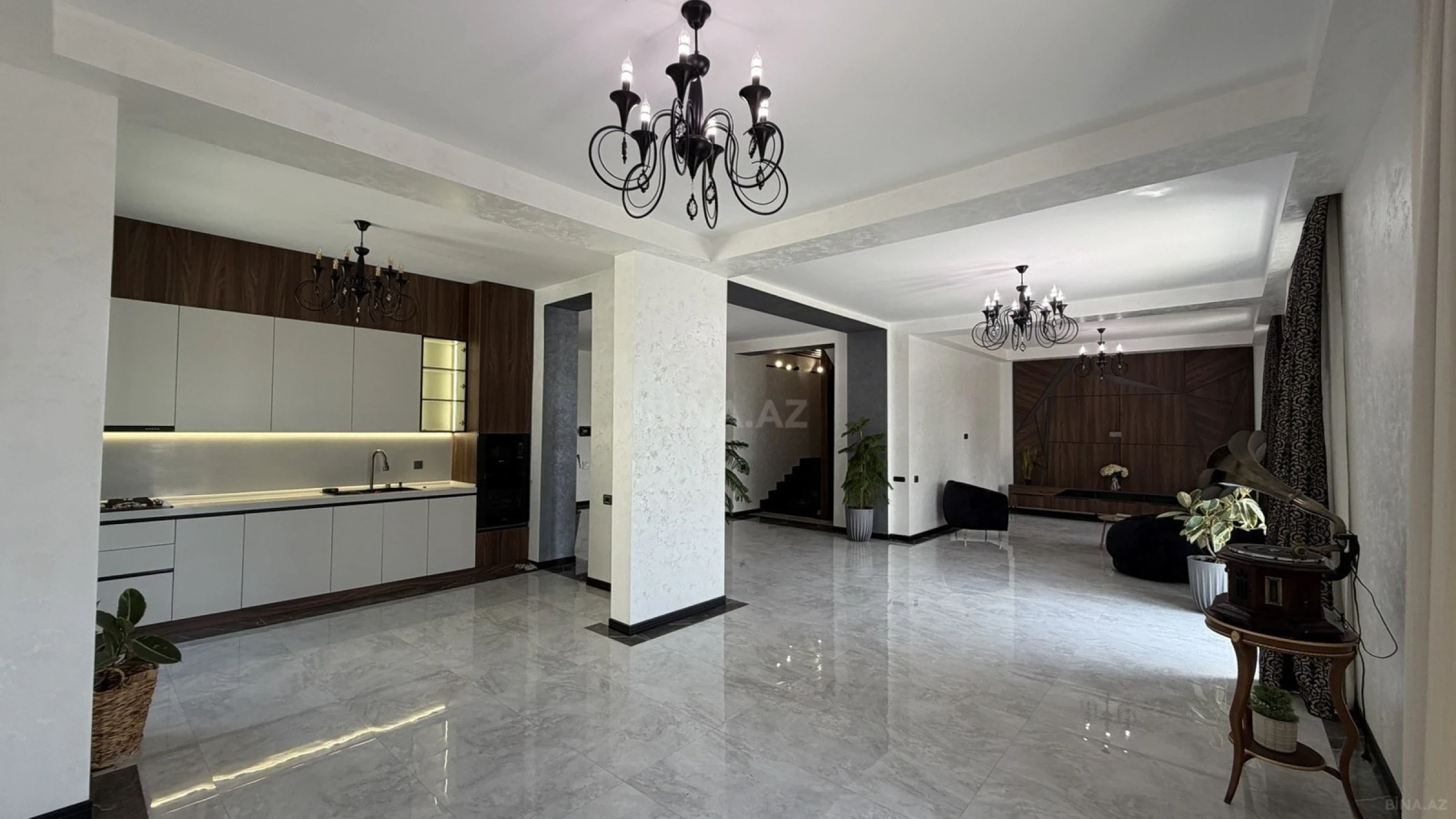 Satılır 6 otaqlı həyət evi 300 m²
