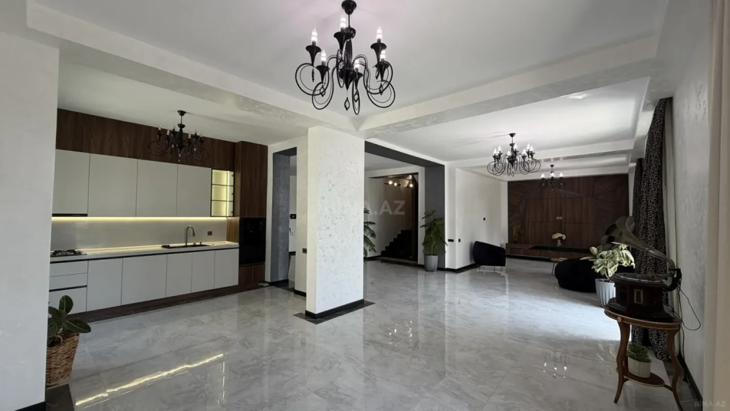 Satılır 6 otaqlı həyət evi 300 m²