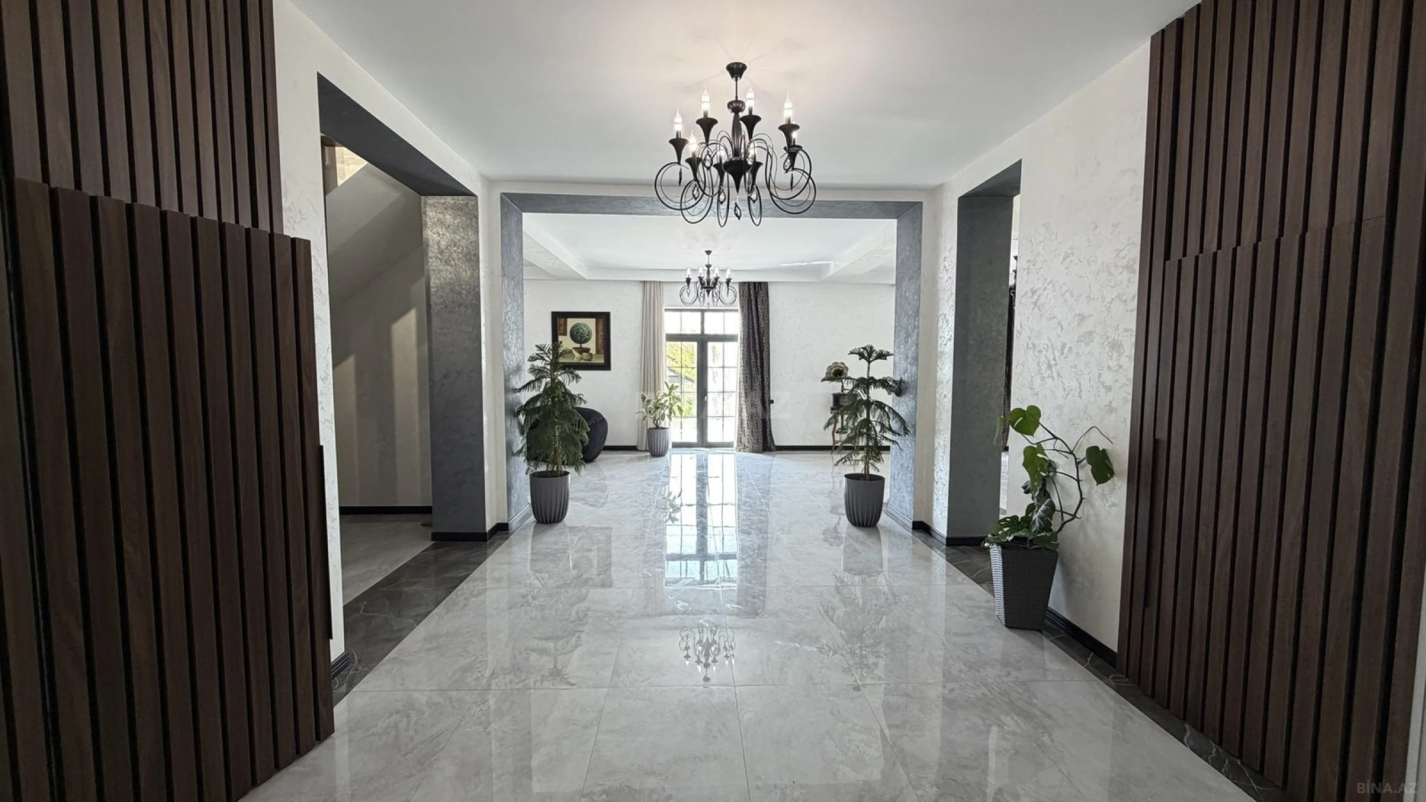 Satılır 6 otaqlı həyət evi 300 m²