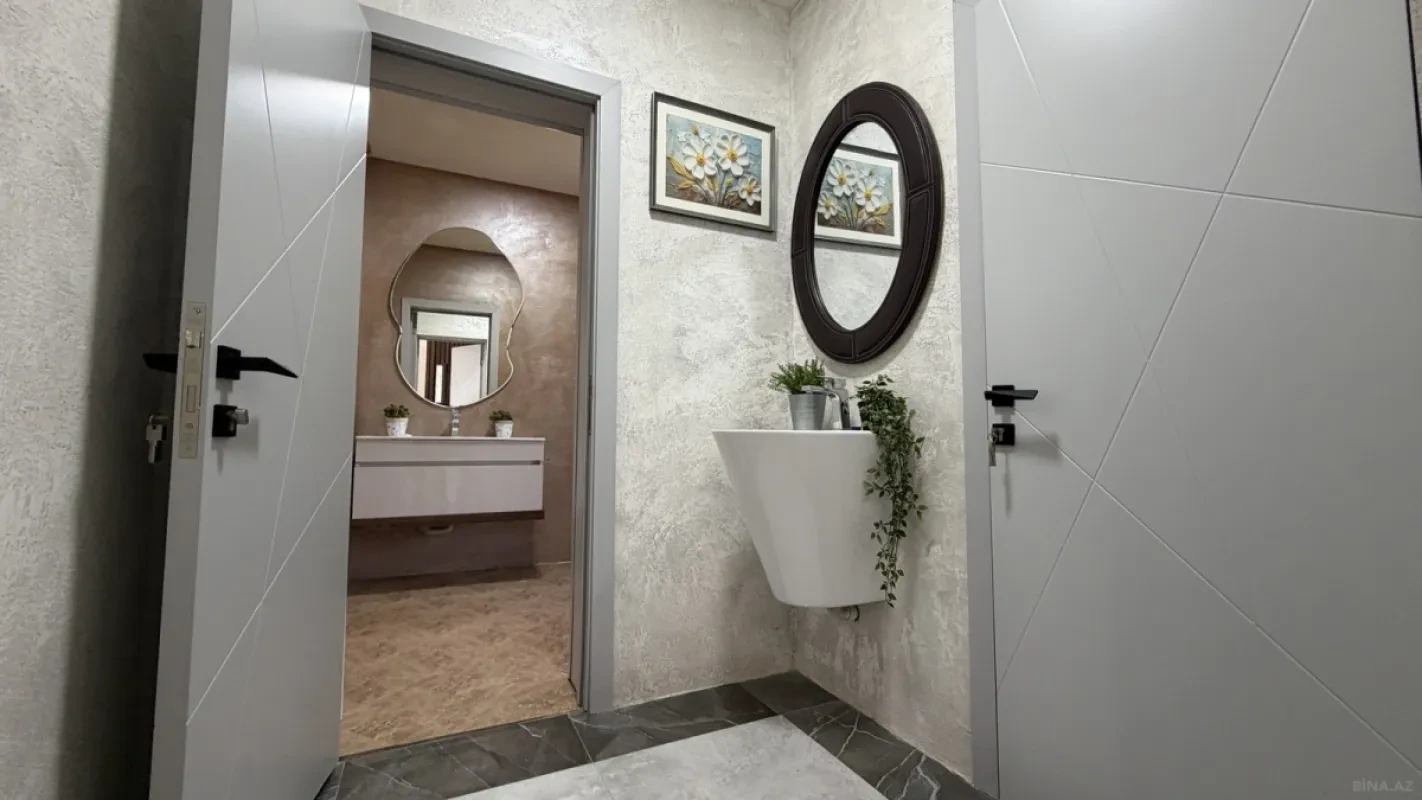 Satılır 6 otaqlı həyət evi 300 m²