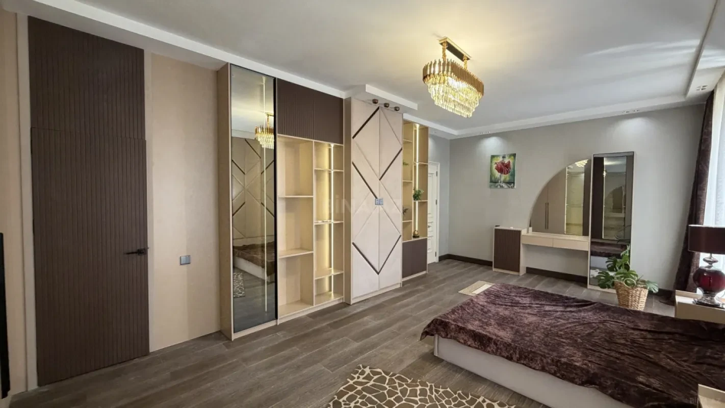 Satılır 6 otaqlı həyət evi 300 m²