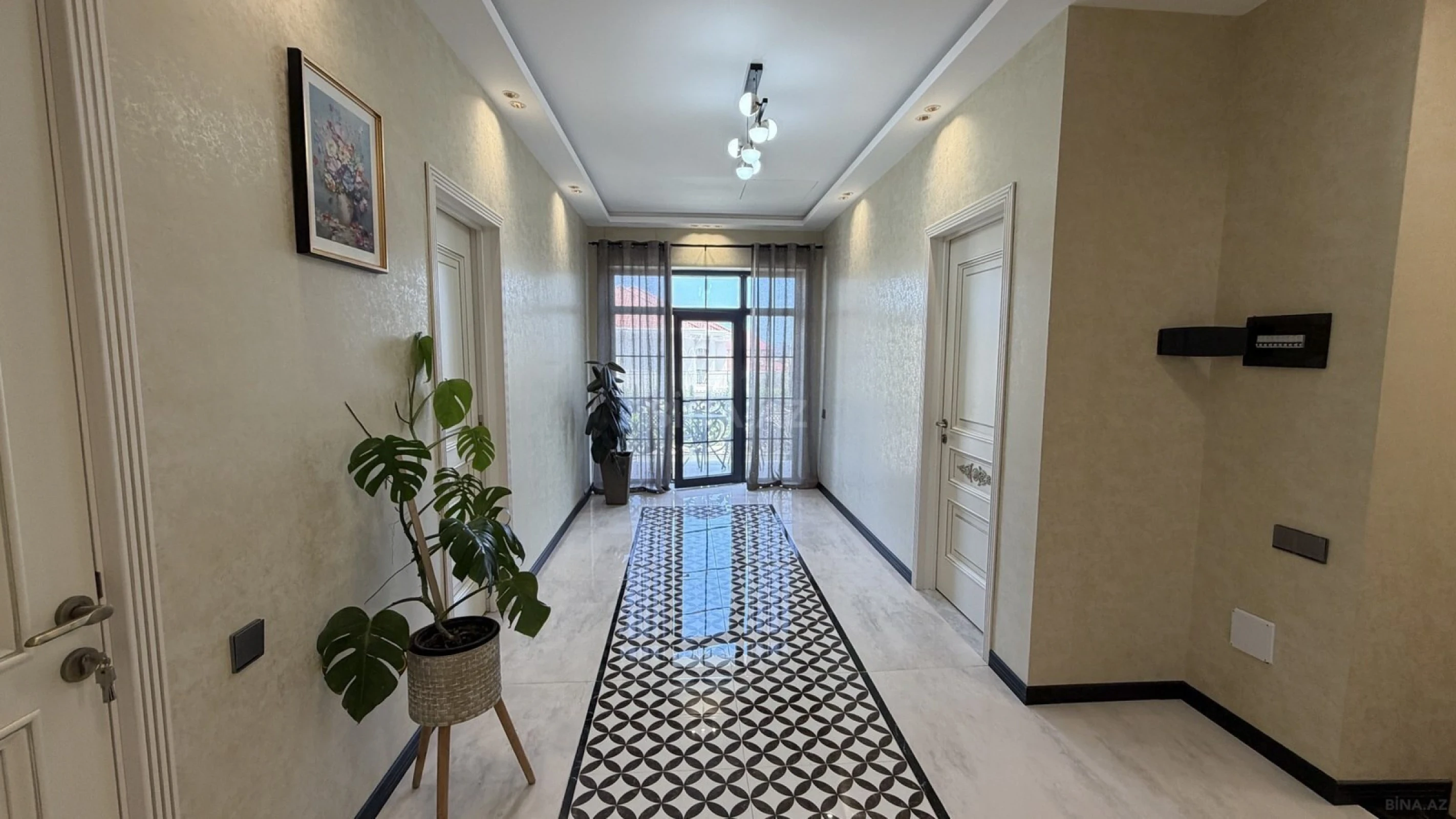 Satılır 6 otaqlı həyət evi 300 m²