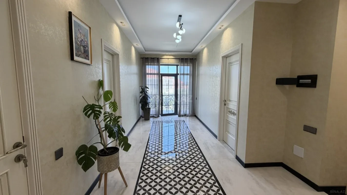 Satılır 6 otaqlı həyət evi 300 m²