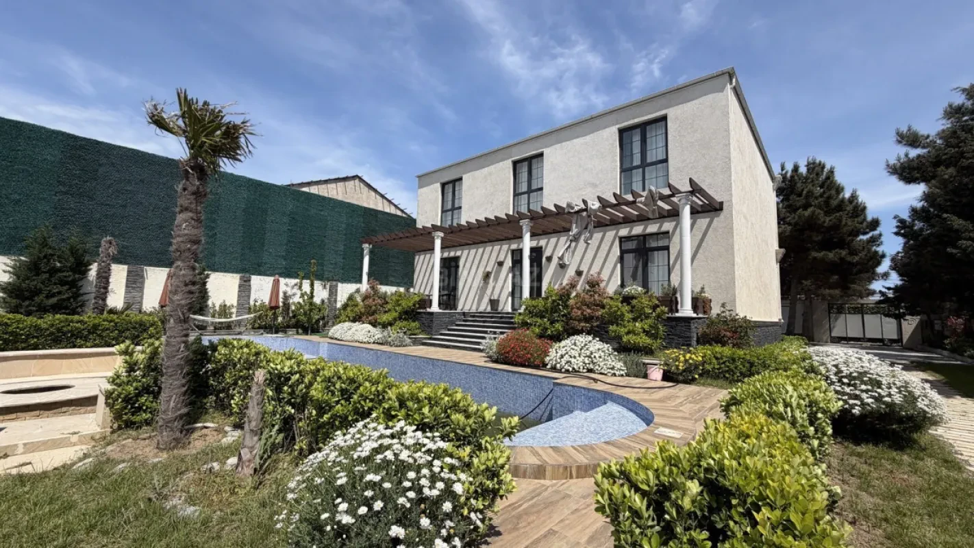 Satılır 6 otaqlı həyət evi 300 m²