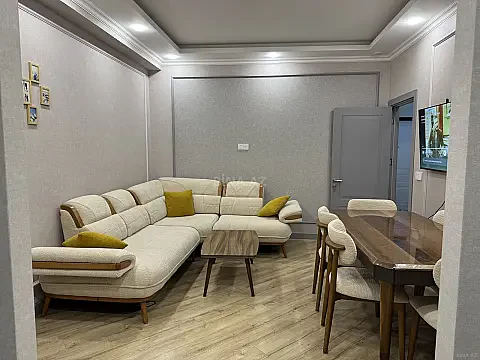 Satılır 2 otaqlı mənzil 67 m²